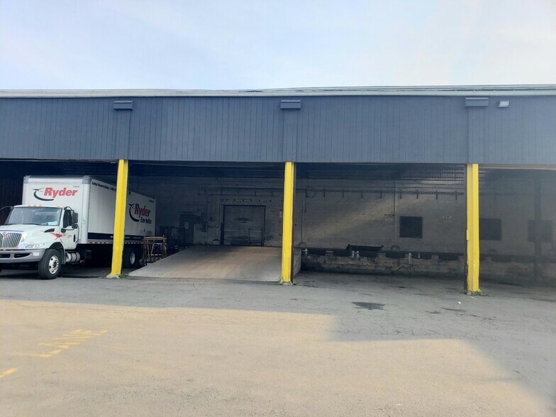 More Photos Of 500 Nordhoff Pl, Englewood Warehouse For Lease