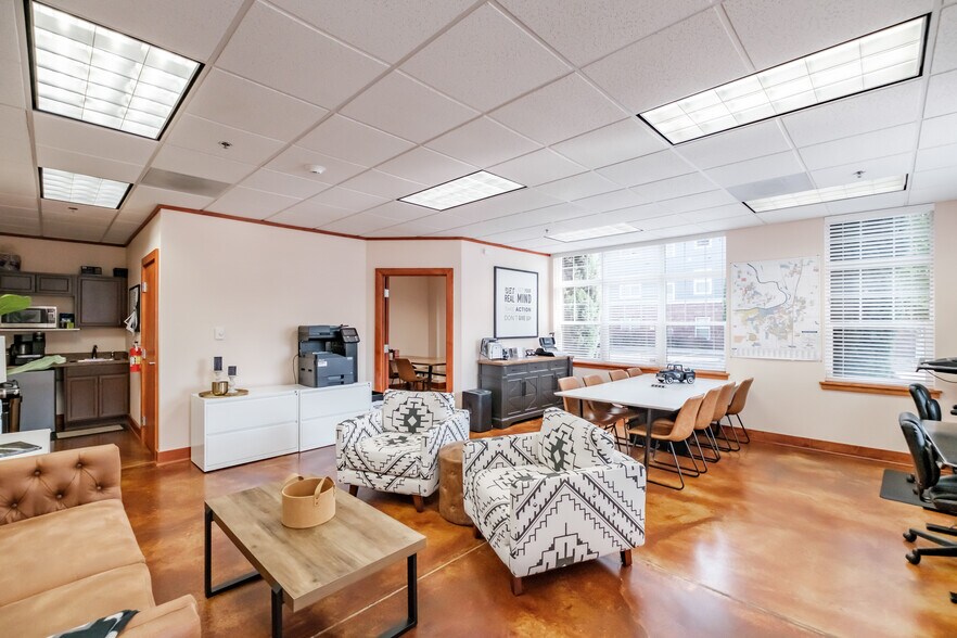 Primary Photo Of 321 E 1st Ave, Albany Office Residential For Lease