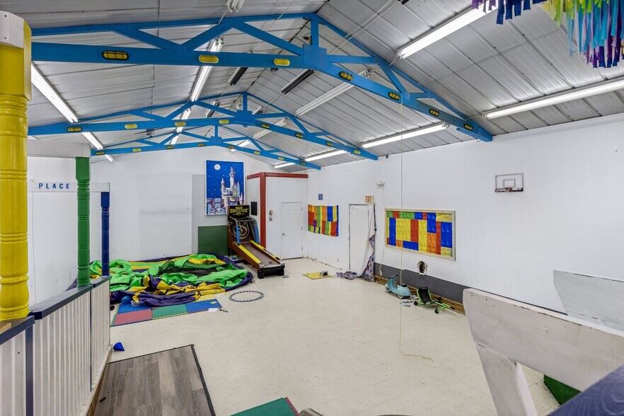 More Photos Of 99 Roper Dr, Park Hills Self Storage For Sale