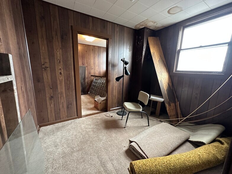 More Photos Of 322 W 3rd St, Bloomington General Retail For Sale