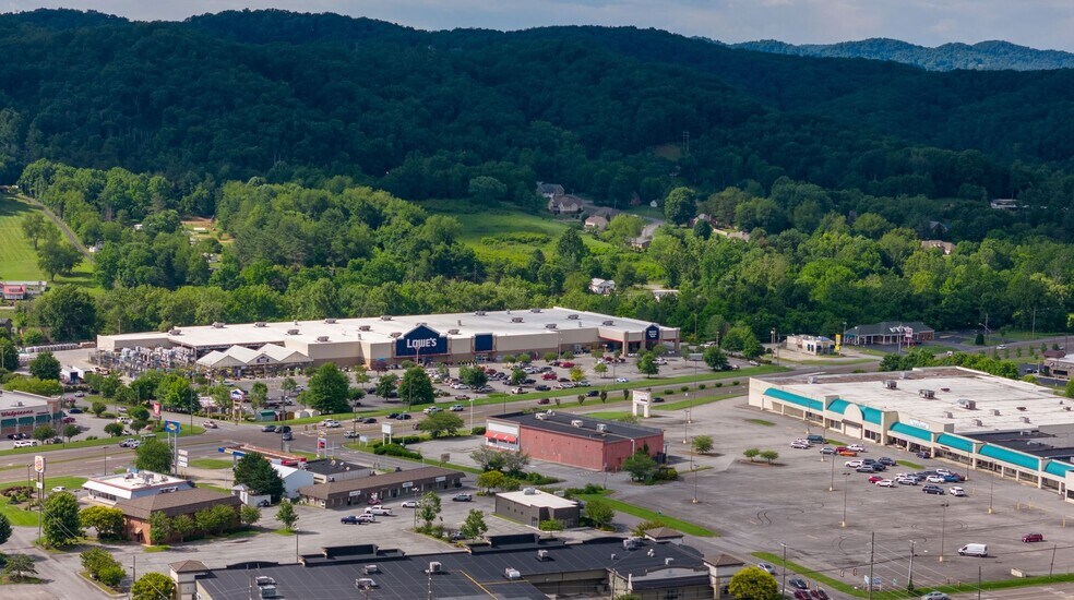 More Photos Of 1389 Volunteer Pky, Bristol Freestanding For Lease