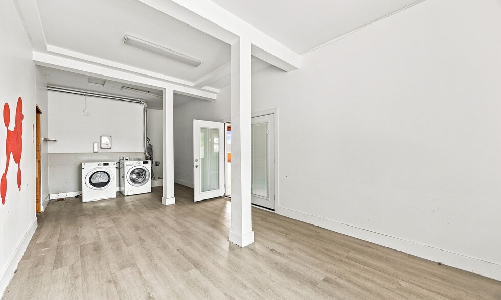 More Photos Of 942 Elliott Ave W, Seattle Office For Sale