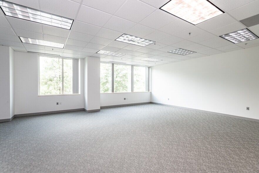 More Photos Of 400 Donald J Lynch Blvd, Marlborough Unknown For Lease