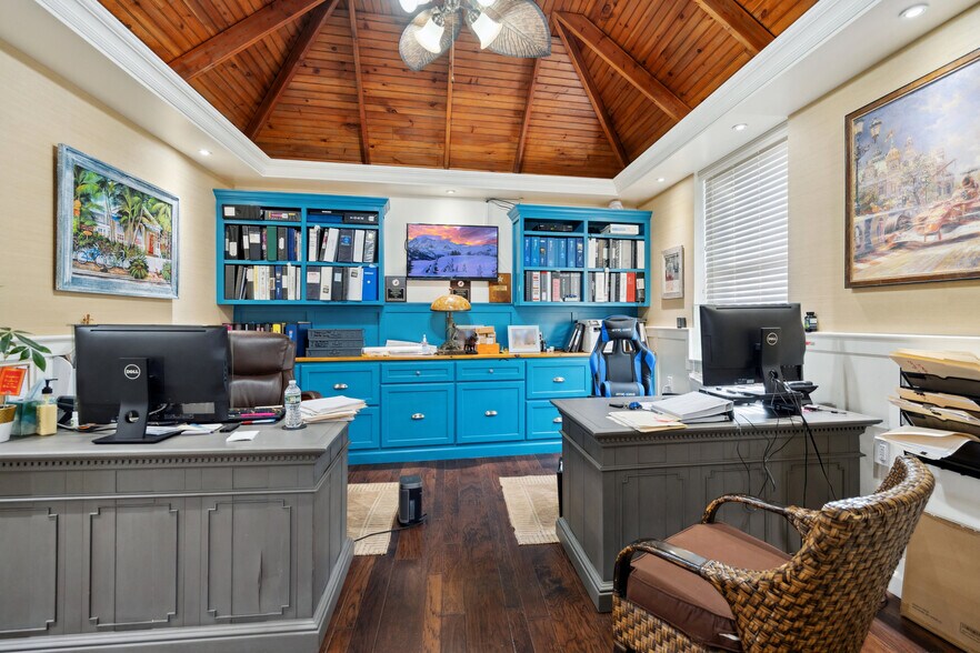 More Photos Of 83 Hampton Pl, Freeport Light Manufacturing For Sale