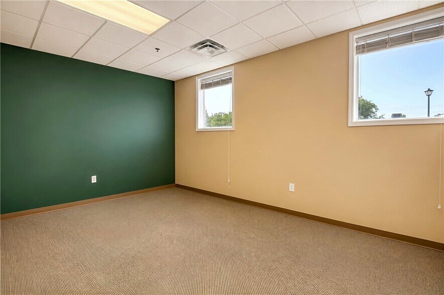More Photos Of 1510 Blue Ridge Blvd, Seneca Storefront Retail Office For Sale