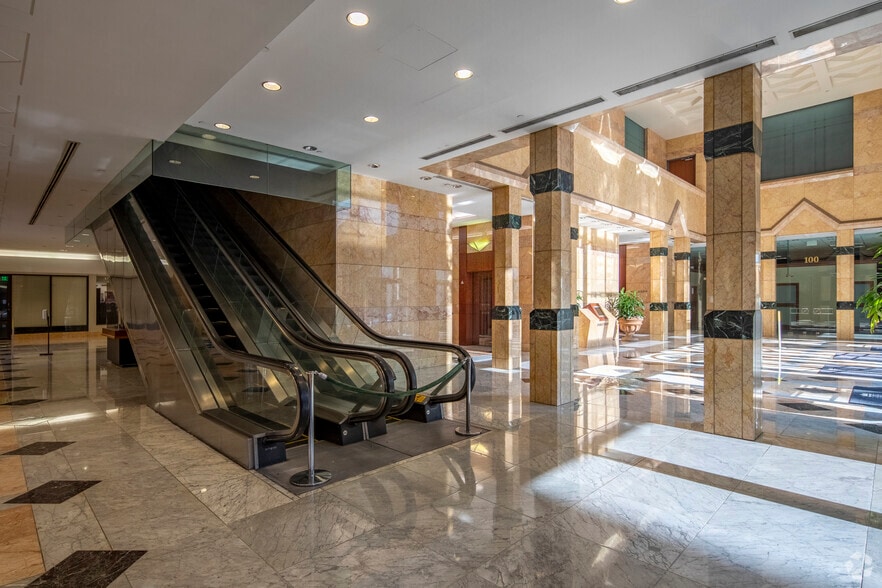 More Photos Of 1901 6th Ave N, Birmingham Office For Lease