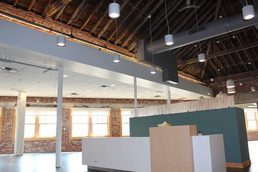 More Photos Of 1934-1948 Hennepin Ave, Minneapolis Office For Lease