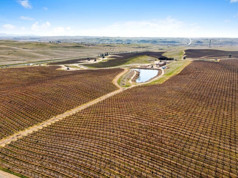 More Photos Of 16073 Highway 65, Bakersfield Winery Vineyard For Sale