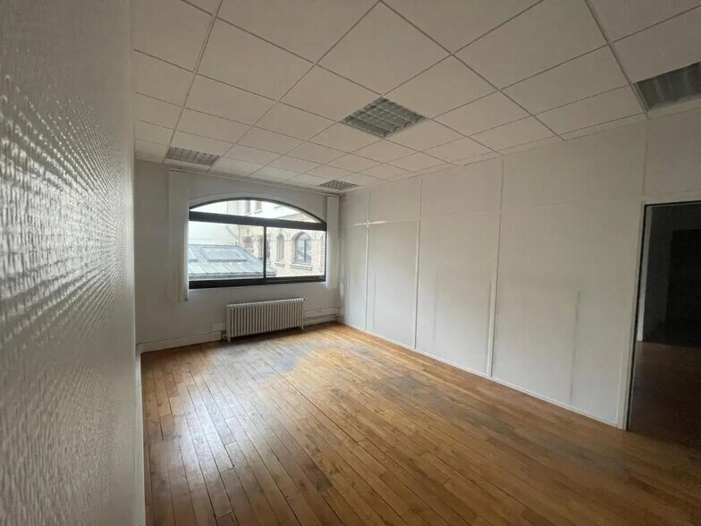 More Photos Of 21 Rue Viète, Paris Office For Sale