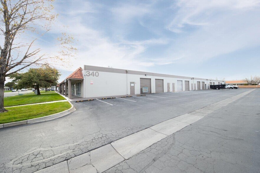 More Photos Of 360 Freeport Blvd, Sparks Warehouse For Lease