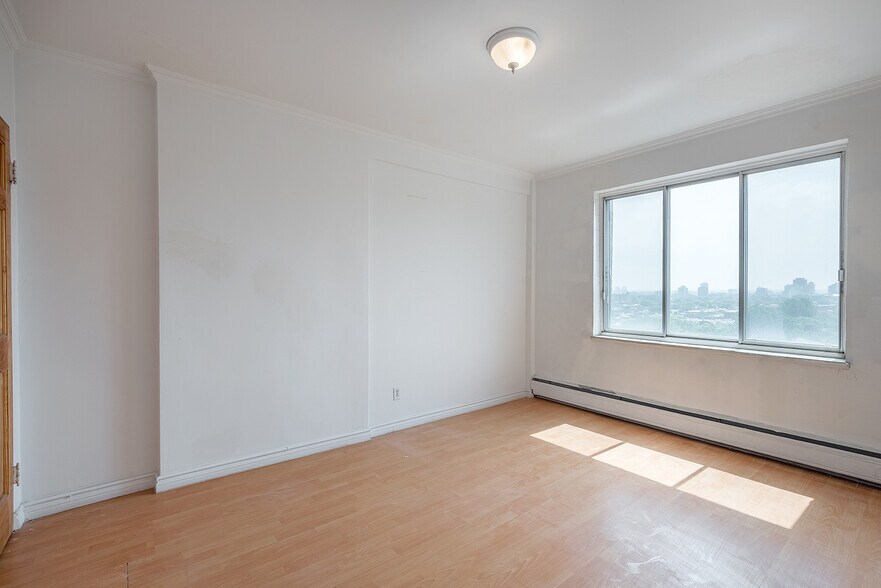 More Photos Of 250 Boul Saint-Joseph E, Montréal Apartments For Sale