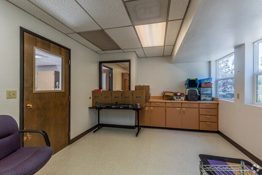 More Photos Of 1411 SW 14th Ave, Portland Veterinarian Kennel For Lease