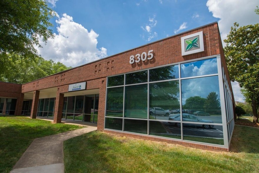 More Photos Of 301 McCullough Dr, Charlotte Unknown For Lease