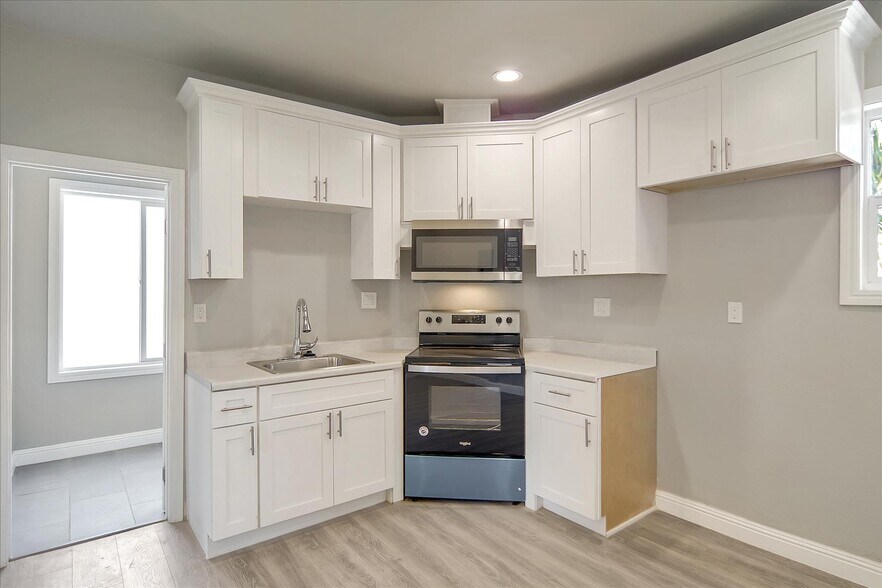 More Photos Of 298 N 7th St, San Jose Office Residential For Sale
