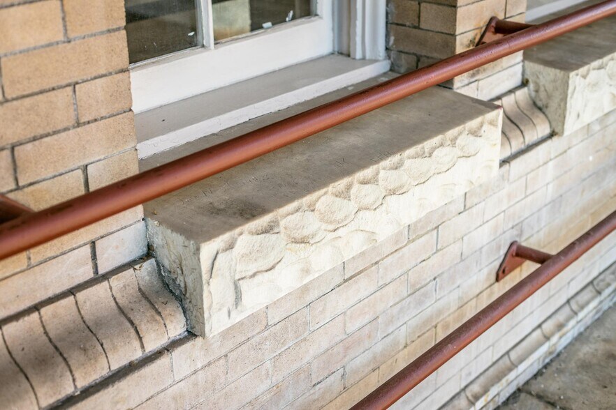 More Photos Of 12 Middlebrook Ave, Staunton Restaurant For Lease