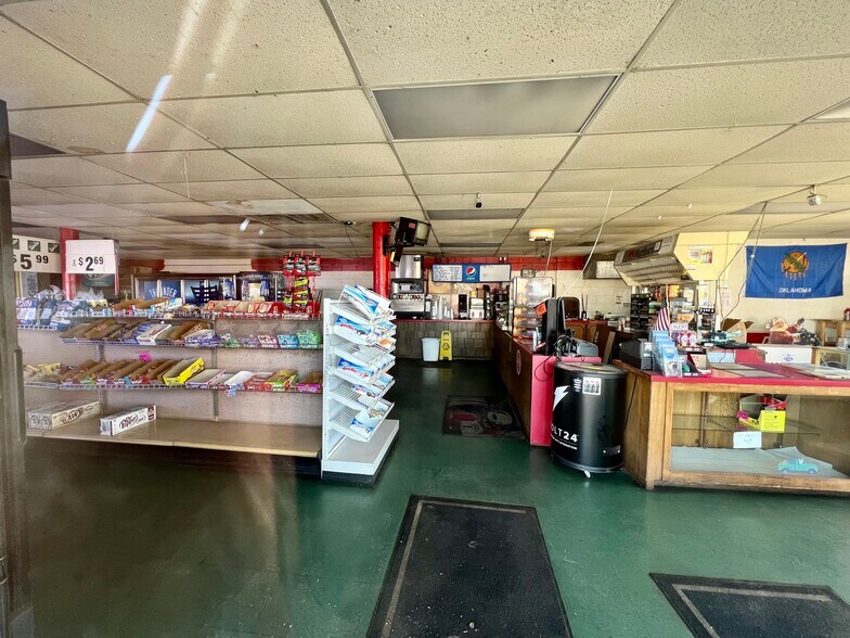 More Photos Of 528 W Choctaw Ave, Chickasha Convenience Store For Sale