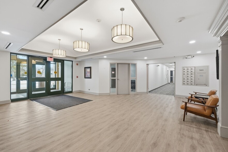 More Photos Of 150 W Half Day Rd, Buffalo Grove Medical For Lease