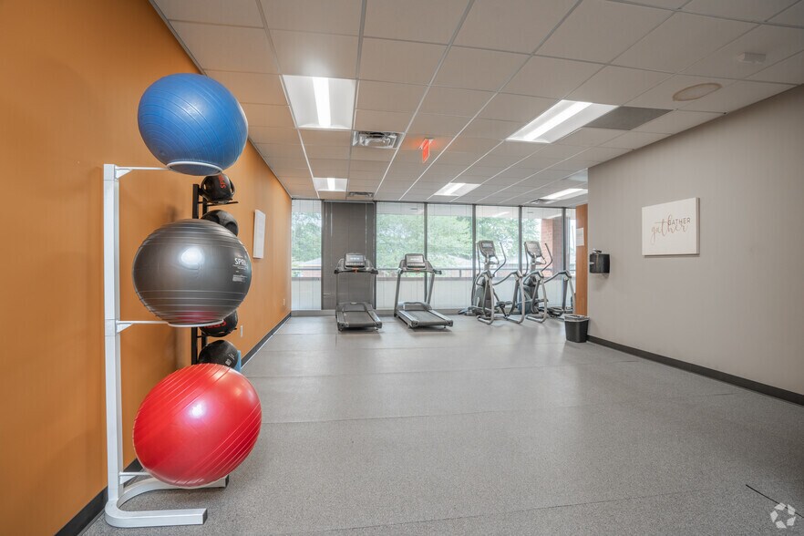 More Photos Of 1395 S Marietta Pky SE, Marietta Unknown For Lease