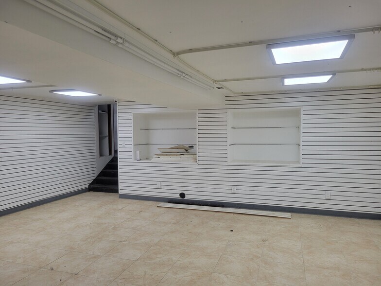 More Photos Of 13617 38th Ave, Flushing Storefront Retail Office For Lease
