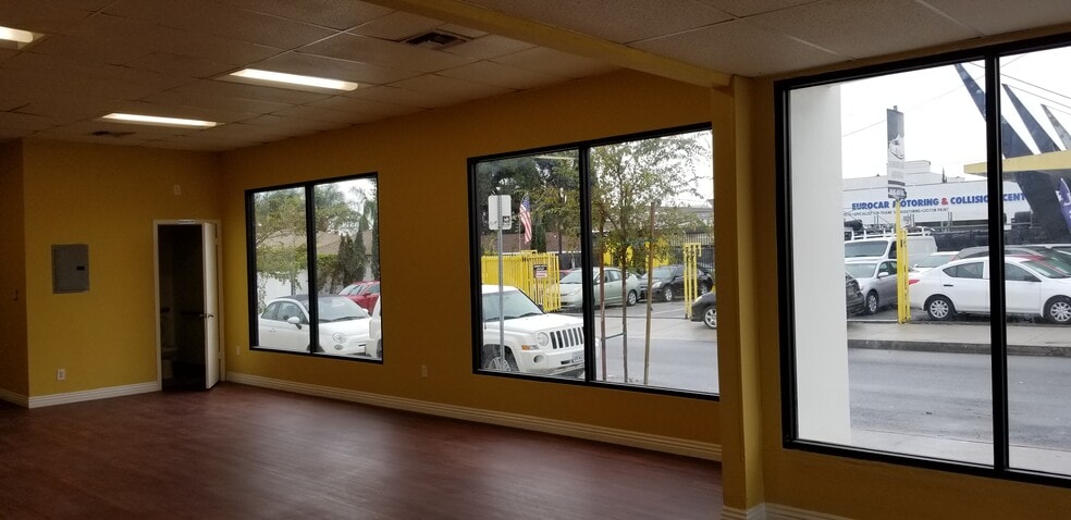 More Photos Of 6100-6108 Vineland Ave, North Hollywood Freestanding For Lease