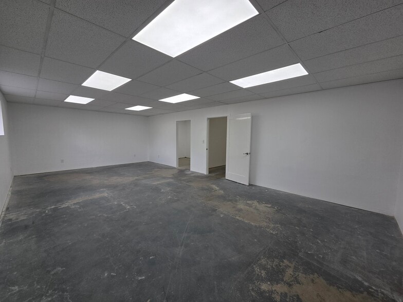 More Photos Of 3359-3399 Hawthorne Ave NE, Salem Warehouse For Lease