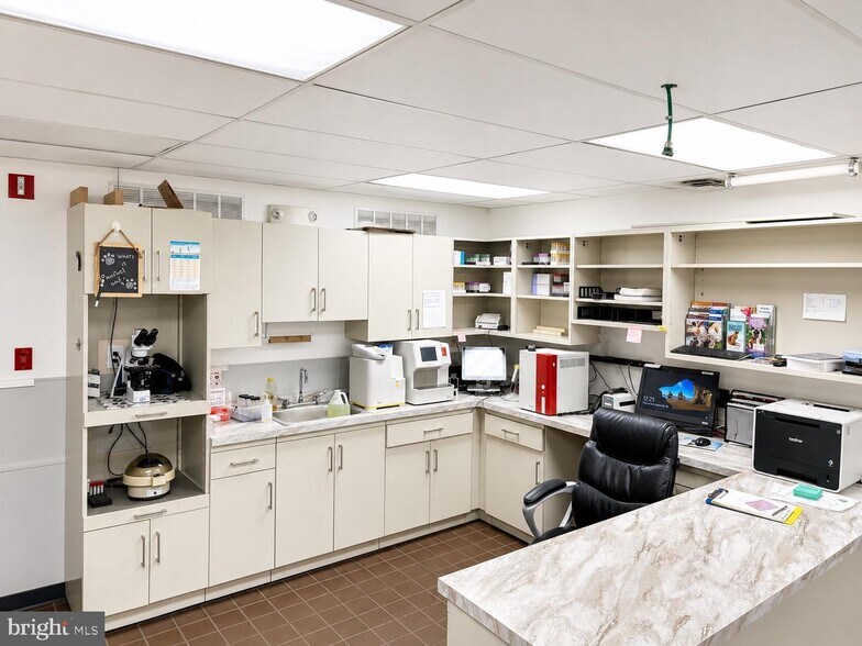 More Photos Of 404 Snow Hill Rd, Salisbury Veterinarian Kennel For Lease