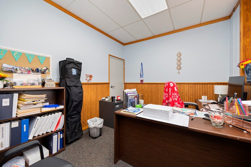More Photos Of 419 W Market St, Sandusky Light Distribution For Sale
