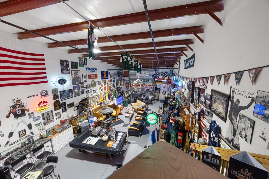 More Photos Of 1090 Knight's Trail Rd, North Venice Light Distribution For Sale