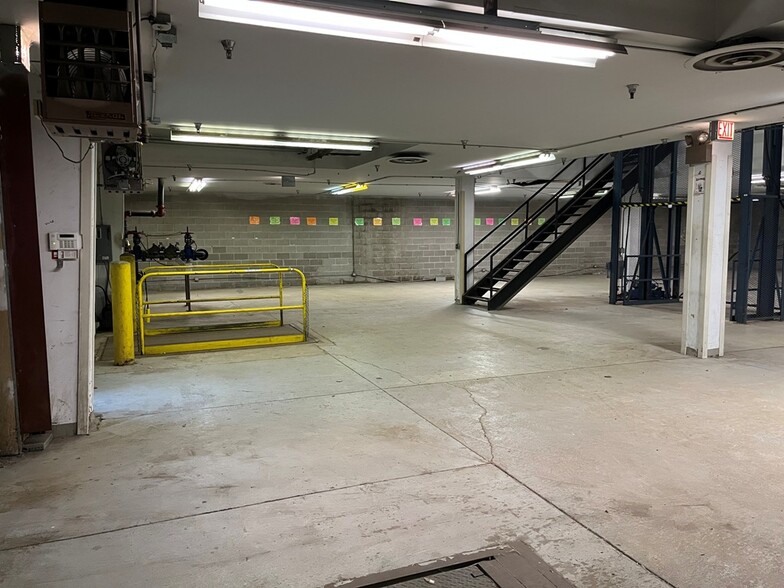 More Photos Of 822 W Wilson Ave, Chicago Warehouse For Sale
