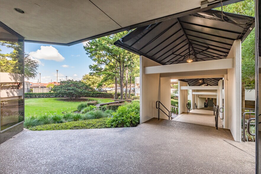 More Photos Of 7600 W Tidwell Rd, Houston Office For Lease