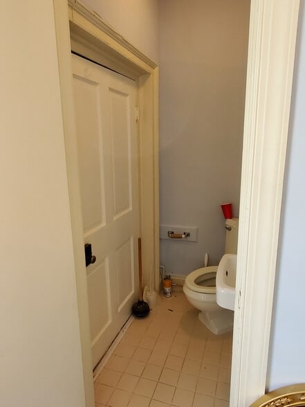 Primary Photo Of 23 E Market St, Leesburg Loft Creative Space For Lease