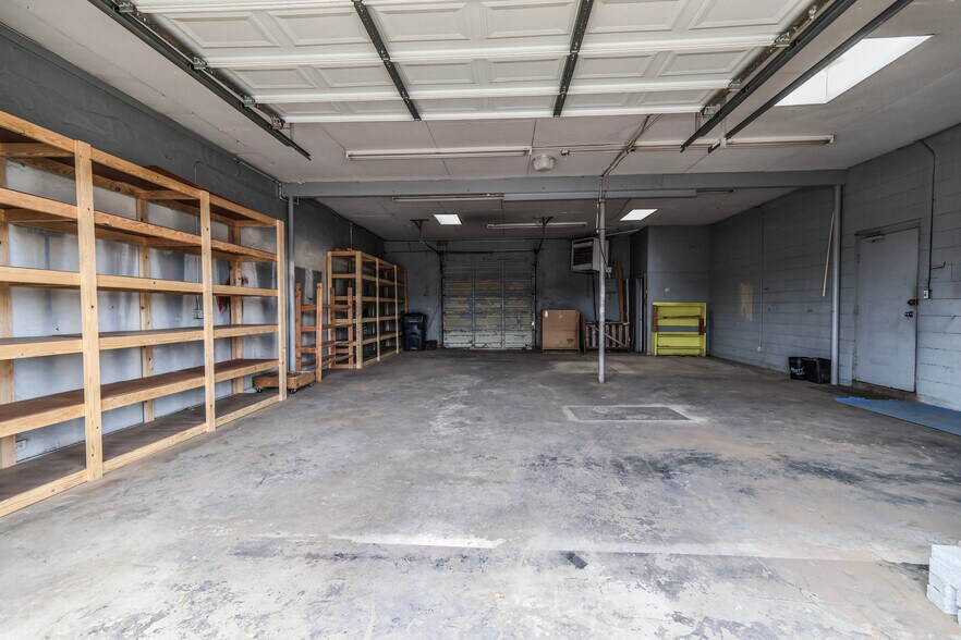 More Photos Of 3209 34th St, Lubbock Flex For Lease