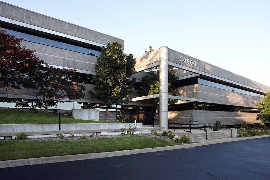 More Photos Of 30500 Northwestern Hwy, Farmington Hills Unknown For Lease