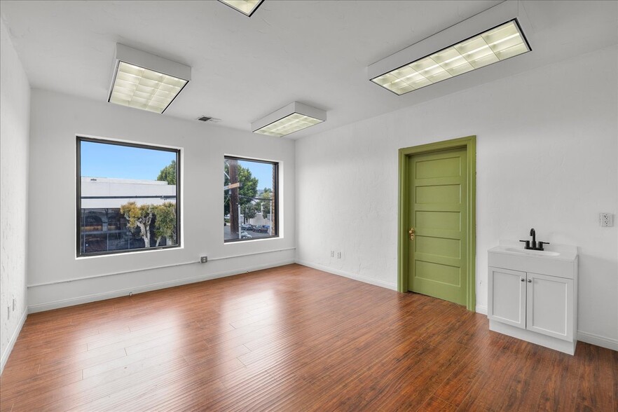 More Photos Of 1002-1008 S Pacific Ave, San Pedro Storefront Retail Office For Lease