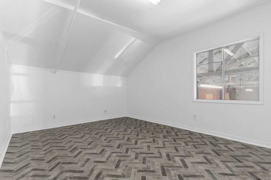 More Photos Of 21602-21612 Western Blvd, Hayward Service For Lease