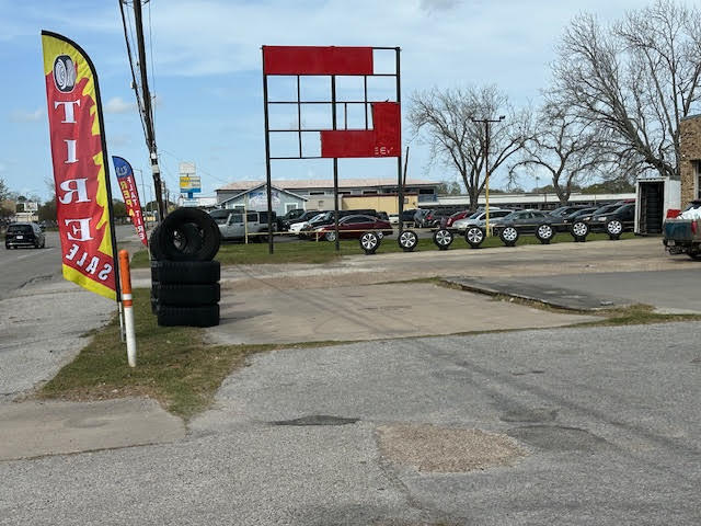 More Photos Of 1000 N Alexander Dr, Baytown Freestanding For Sale