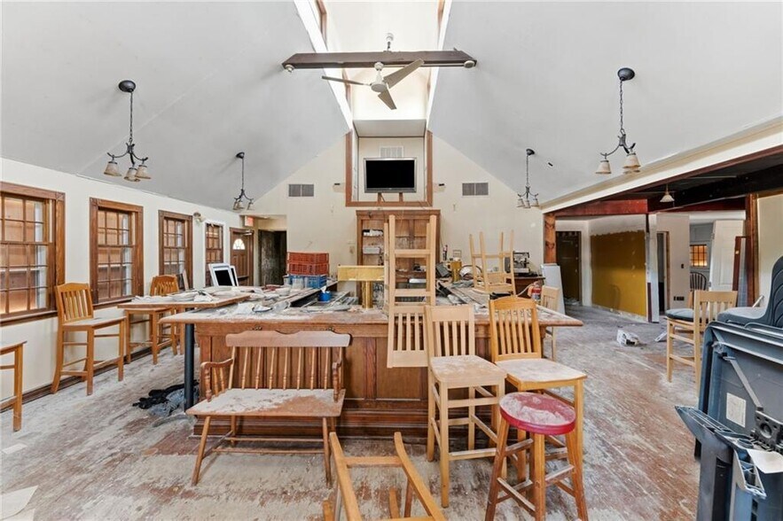 More Photos Of 3376 Post Rd, Warwick Restaurant For Sale