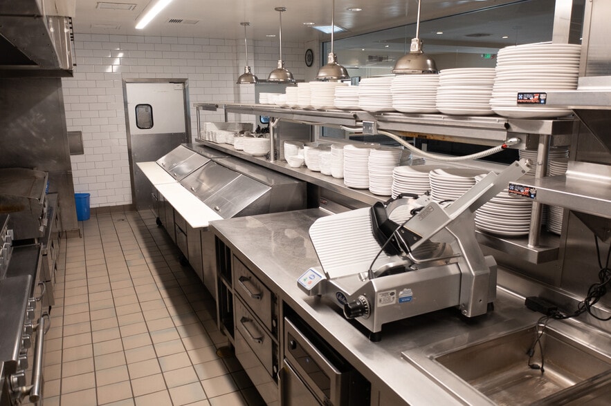 More Photos Of 74225 Highway 111, Palm Desert Restaurant For Lease