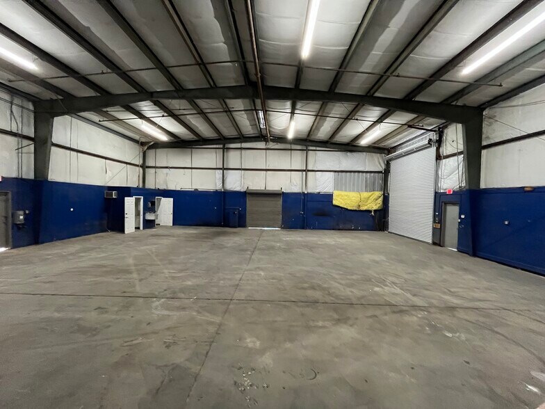 More Photos Of 5180-5186 52nd St, Clearwater Manufacturing For Lease