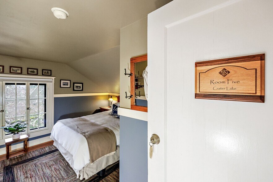 More Photos Of 455 N Oregon St, Jacksonville Hospitality For Sale