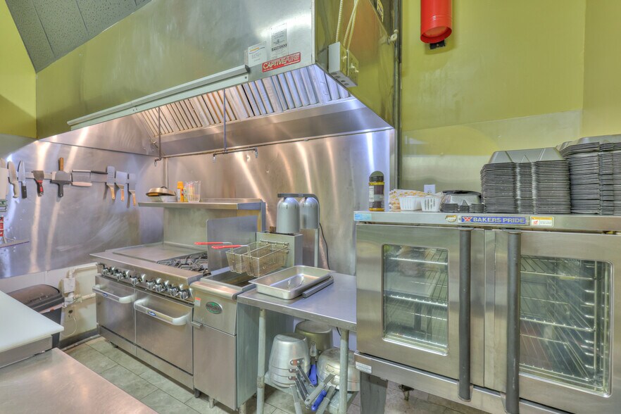 More Photos Of 108 W Walnut St, Smithville Restaurant For Sale