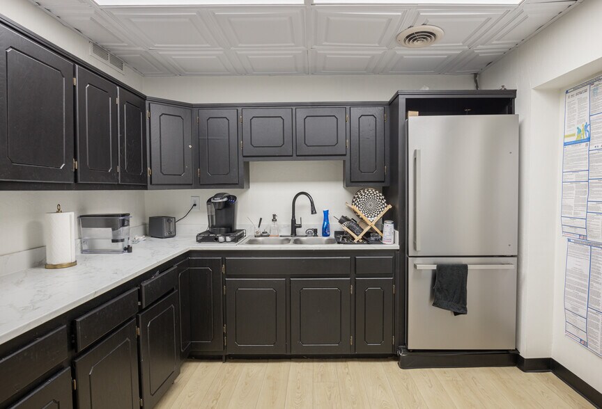 More Photos Of 1001 NW 15th Ave, Ardmore Medical For Sale