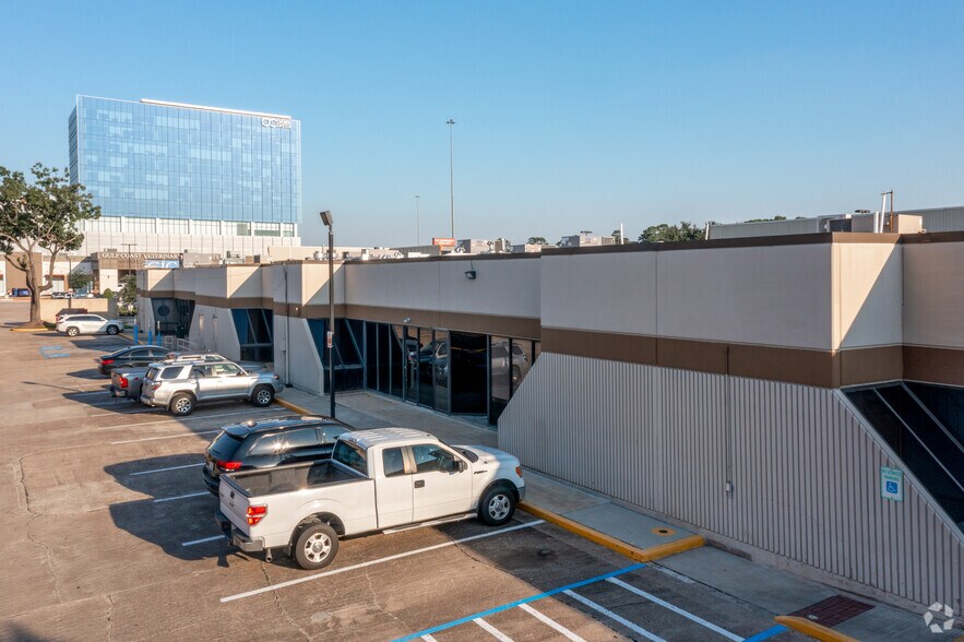 More Photos Of 1022 Wirt Rd, Houston Unknown For Lease