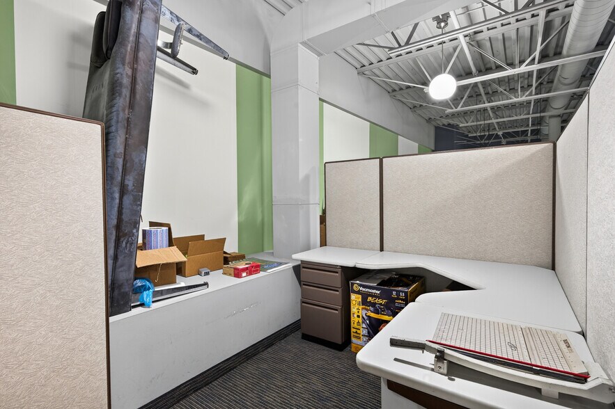 More Photos Of 521-563 Phalen Blvd, Saint Paul Coworking Space