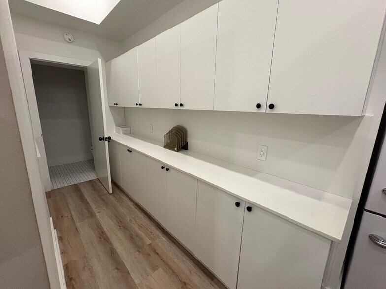 More Photos Of 2427 Biscayne Blvd, Miami Storefront Retail Office For Lease