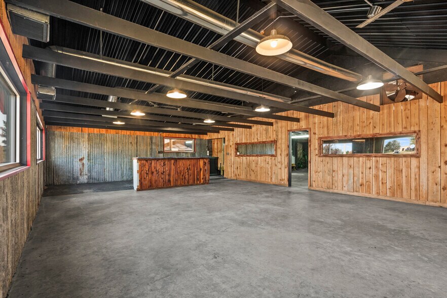 More Photos Of 802 E Main St, Omaha Flex For Sale