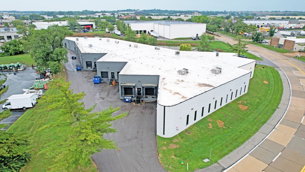 More Photos Of 4132 Shoreline Dr, Earth City Warehouse For Lease