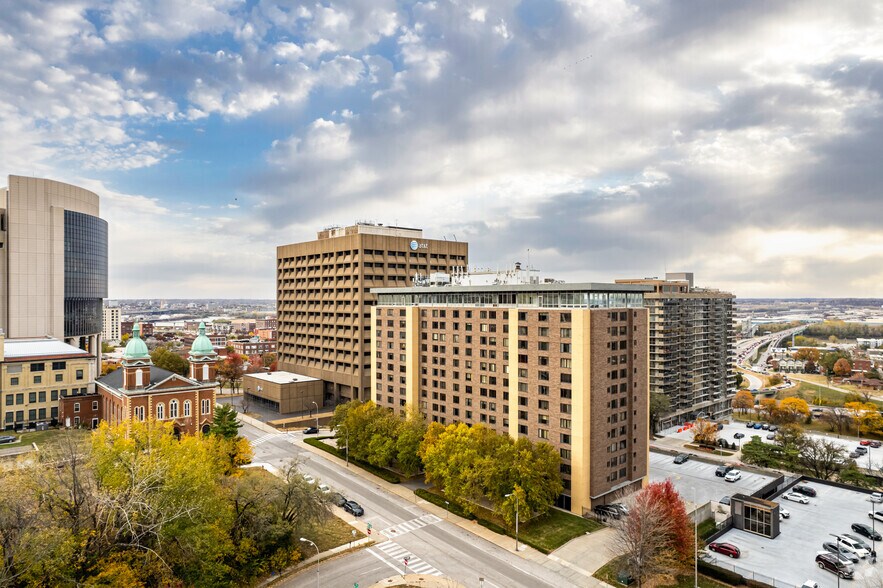 More Photos Of 600 E 8th St, Kansas City Apartments For Sale