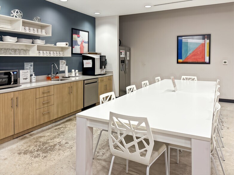 More Photos Of 1801-1837 NE 123rd St, North Miami Coworking Space