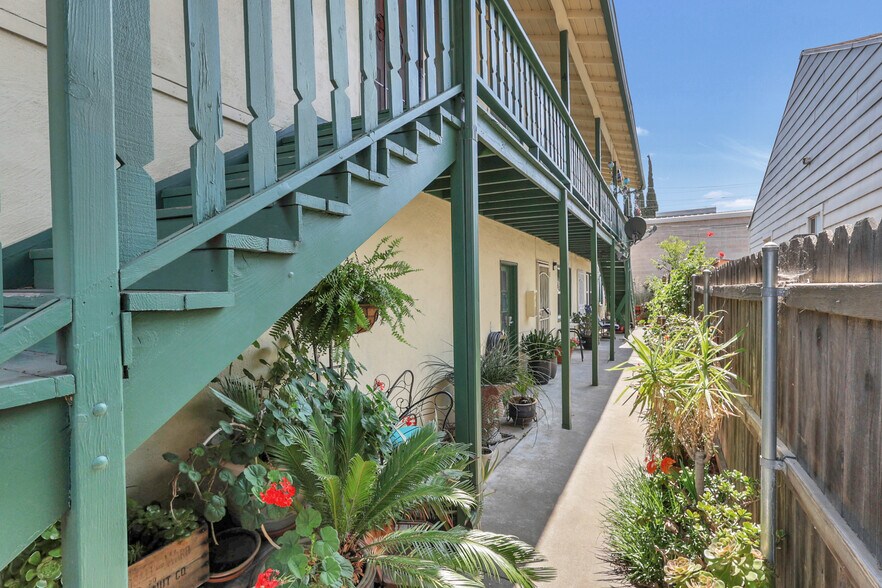 More Photos Of 2401-2409 24th St, Sacramento Apartments For Sale